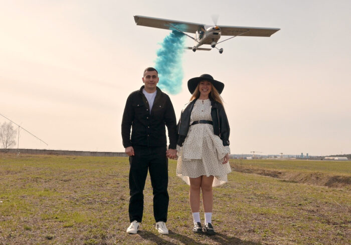 Синий дым на гендер-пати с самолетом от Captour