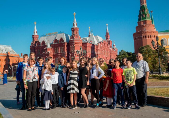 Фотография школьников с экскурсии-квеста по Красной площади от компании "Captour"