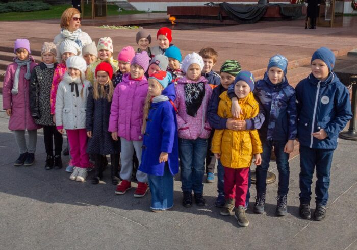 Школьники на экскурсии "Посвящение в москвичи" от Экскурсионного бюро "Captour"