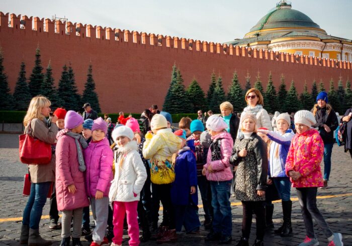 Школьники на экскурсии-квесте по Красной площади от компании "Captour"