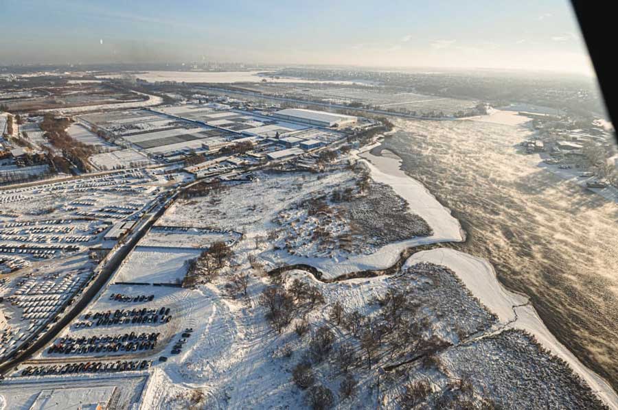 Пейзаж зимой с высоты из вертолета