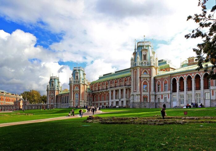 Дворец Екатерины II на туре в Москве на туре по Москве от Экскурсионного бюро "Captour"