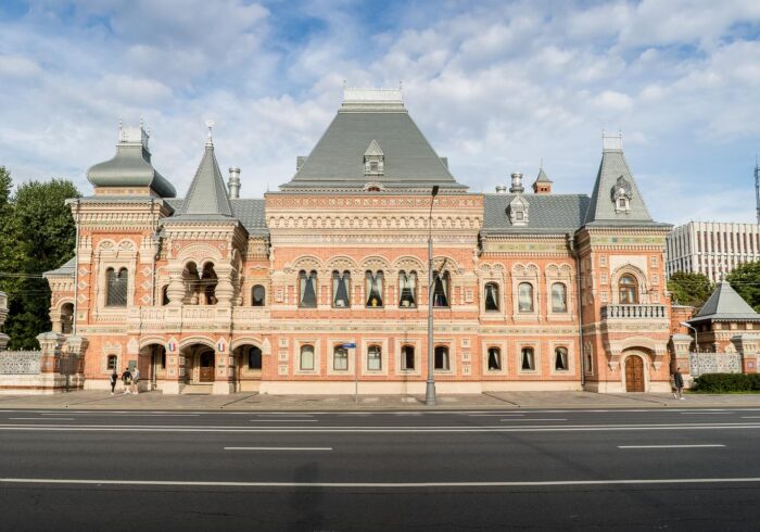 Особняк купца Игумнова на экскурсии "Московские замки" от Экскурсионного бюро "Captour"