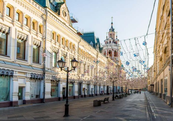Никольская улица во время экскурсии по Москве от компании "Captour"