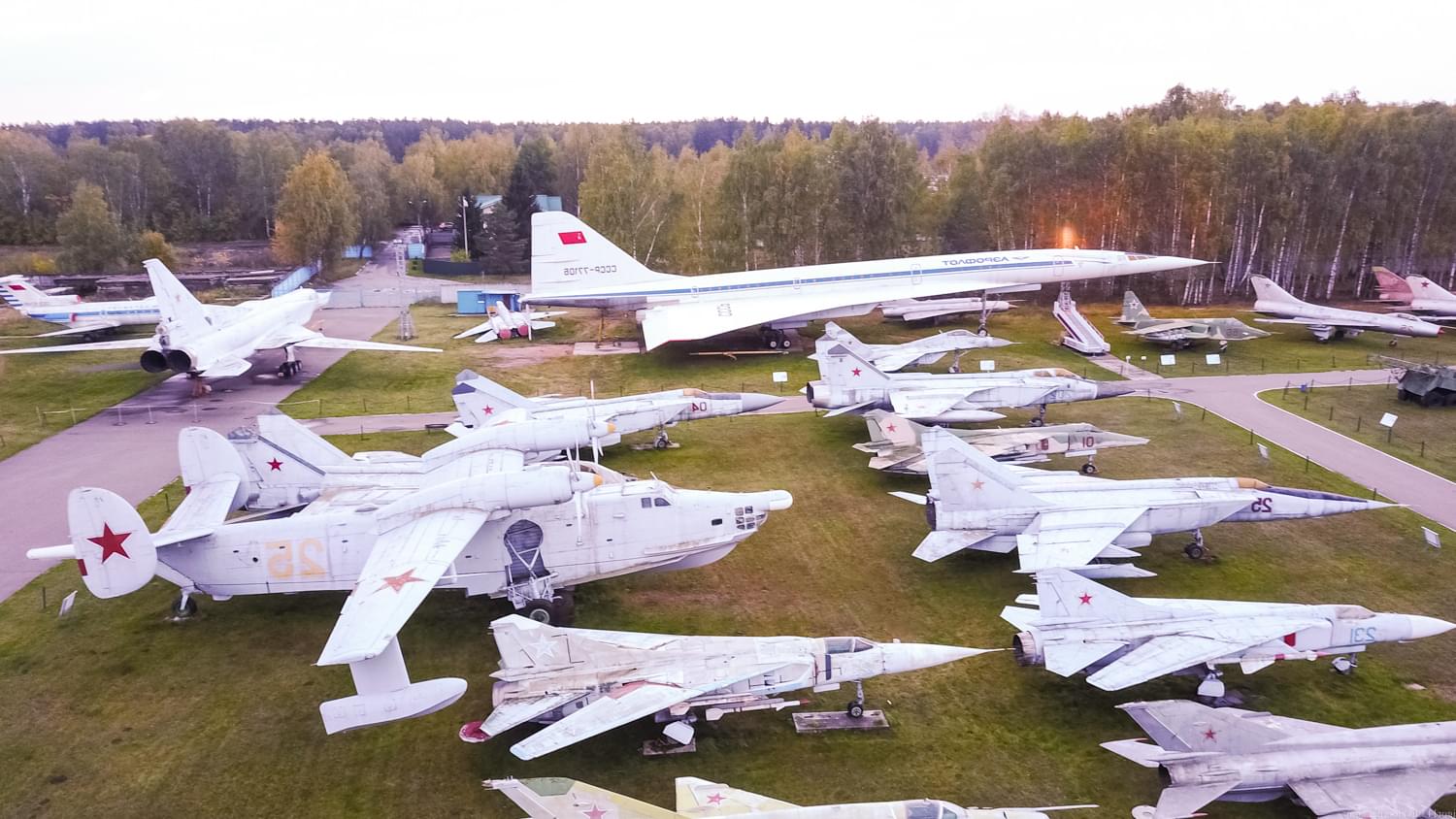 Самолеты в Центральном Музее ВВС РФ на вертолетной прогулке от экскурсионного бюро "Captour"