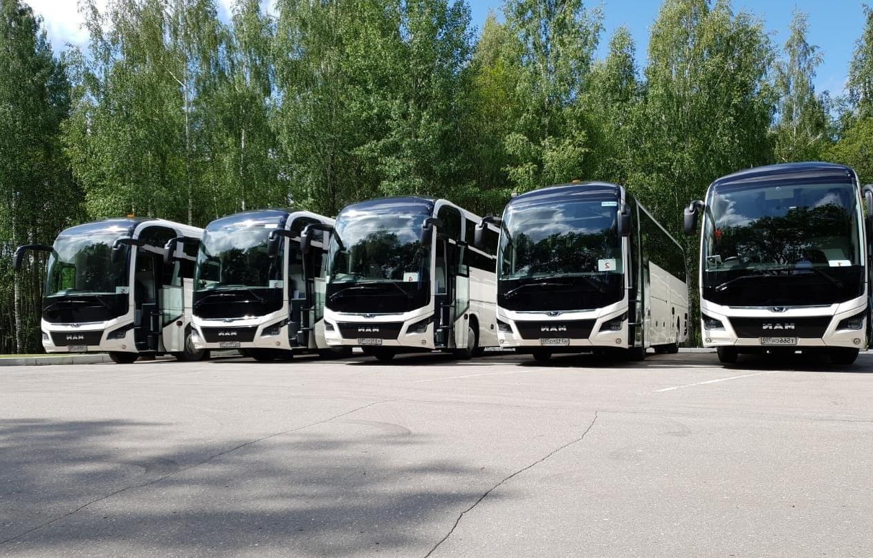 Большие автобусы для экскурсии от Экскурсионного бюро "Captour"