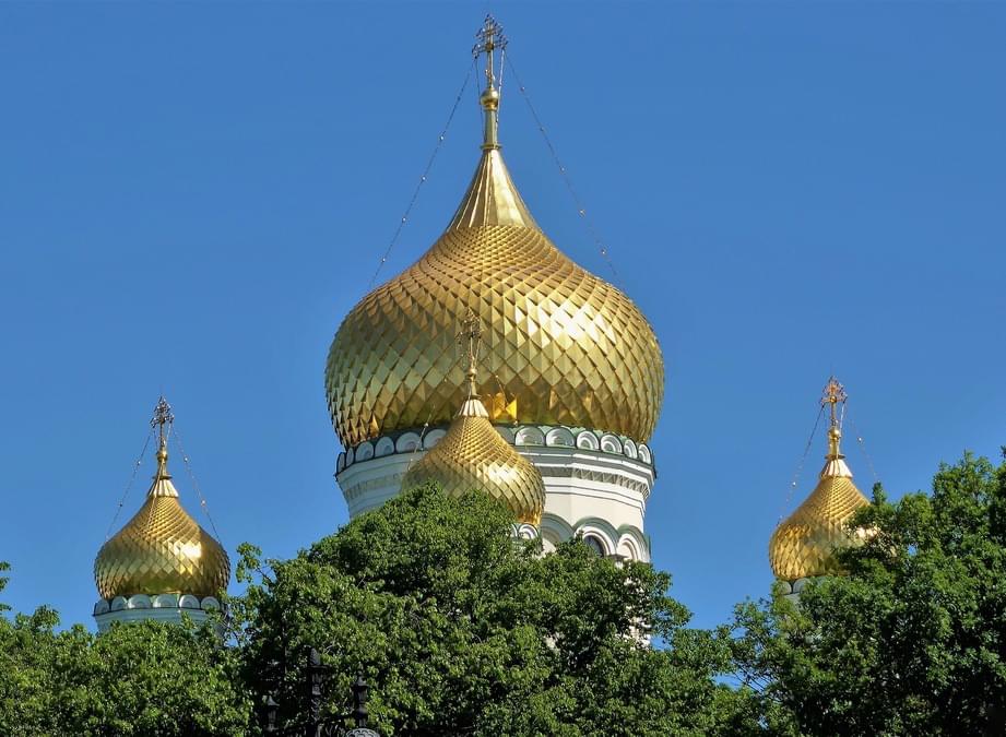 Купола в Воскресенском Новоиерусалимском монастыре на вертолетном туре от экскурсионного бюро "Captour"
