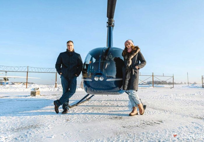 Фото пары у вертолета зимой