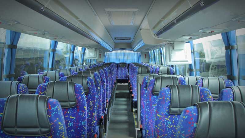 Салон больших автобусы для экскурсии от Экскурсионного бюро "Captour"