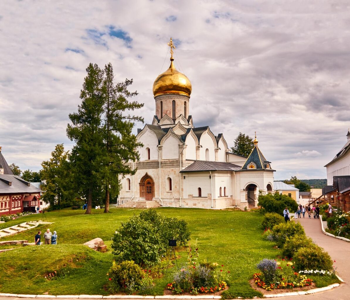 Храм в Звенигороде на вертолетной прогулке от компании "Captour"