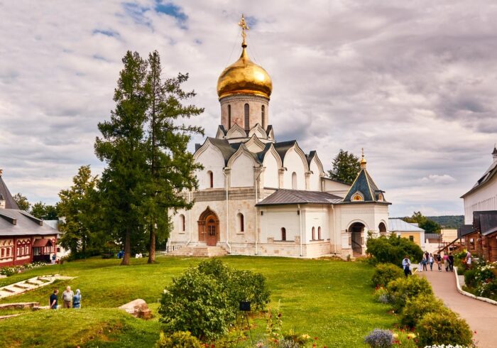Храм в Звенигороде на вертолетной прогулке от компании "Captour"
