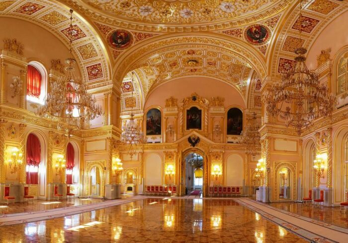 Александровский зал Большого Кремлевского дворца на экскурсии от Экскурсионного бюро "Captour"