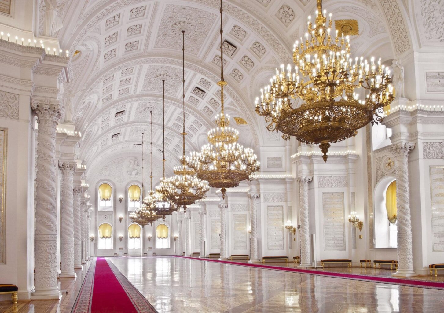 Георгиевский зал Большого Кремлевского дворца на экскурсии от Экскурсионного бюро "Captour"
