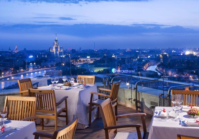 Вид из отеля Москвы для туристов Экскурсионного бюро "Captour"