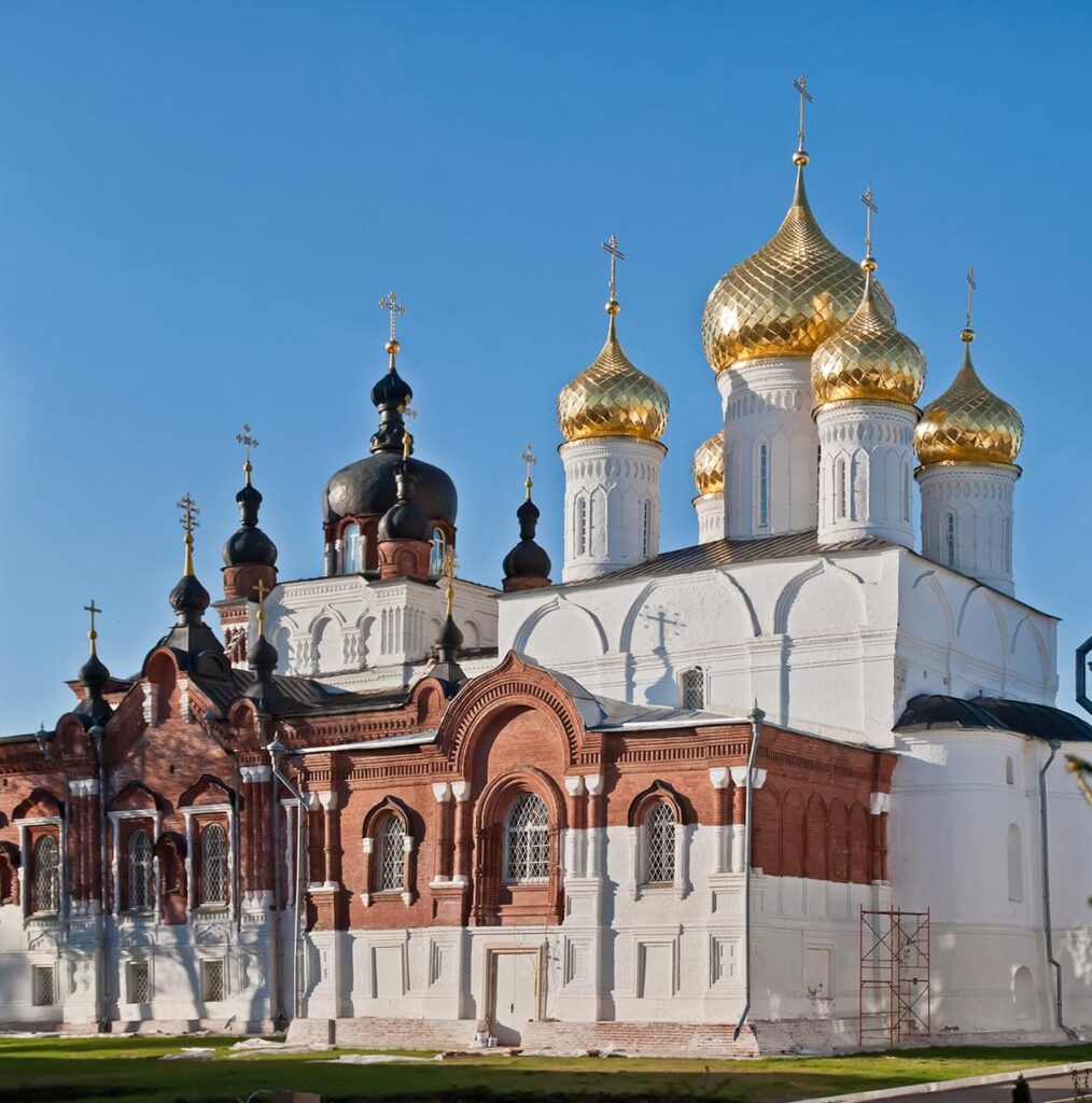 Богоявленско-Анастасиин монастырь на экскурсии по Костроме от Экскурсионного бюро "Captour"