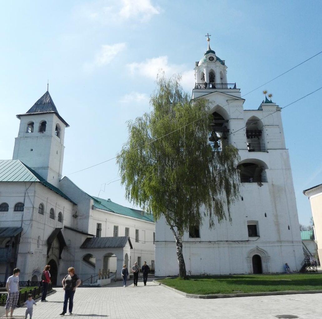 Фото Спасо-Преображенского монастыря на туре по Ярославлю от Экскурсионного бюро "Captour"