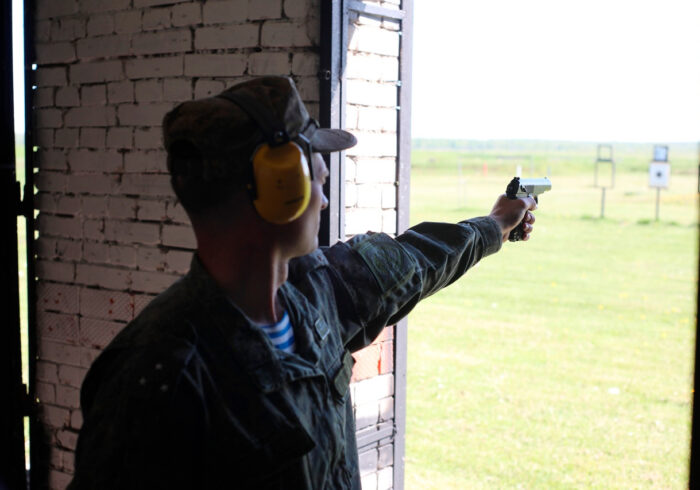 Стрельба из пистолета Макарова на базе ВДВ после полета от компании "Captour"