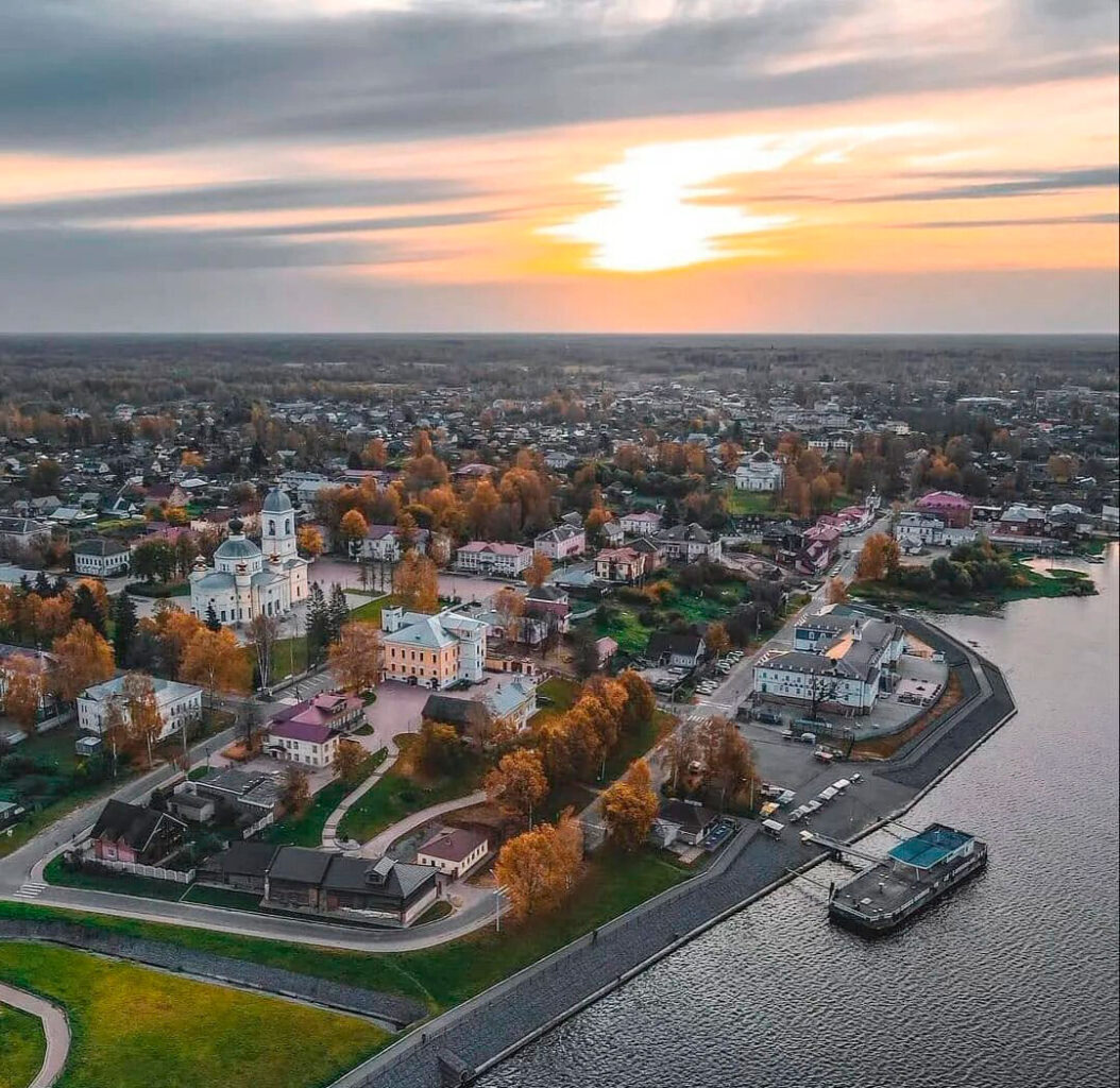 Панорама города Мышкин с высоты полета на вертолете от компании "Captour"