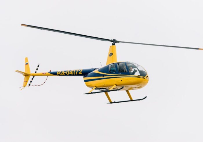 Robinson R44 в небе от компании "Captour"