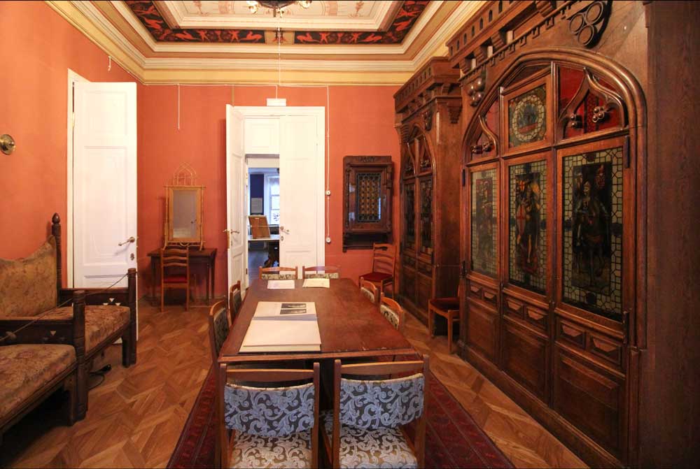 Обеденный зал в особняке Станиславского