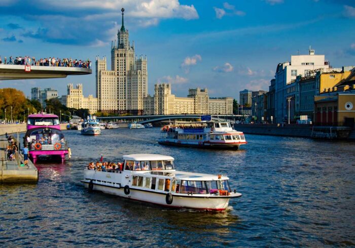 Теплоход Конкорд в Москве-реке