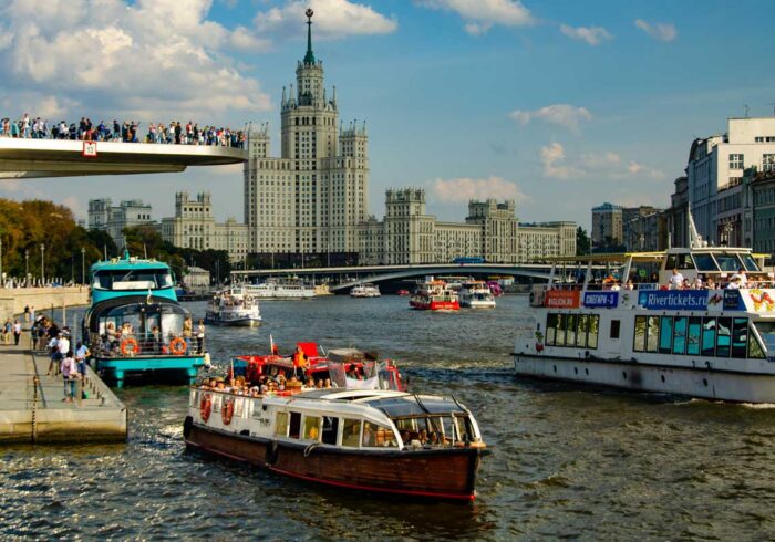 Теплоход Шаман в Москве-реке